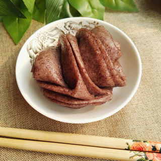 黑米面花卷
