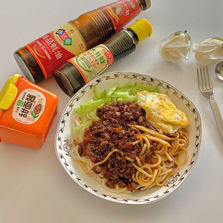 肉酱拌面