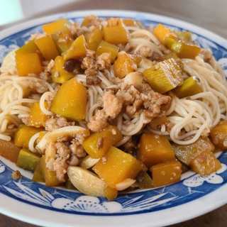 南瓜肉沫捞面条
