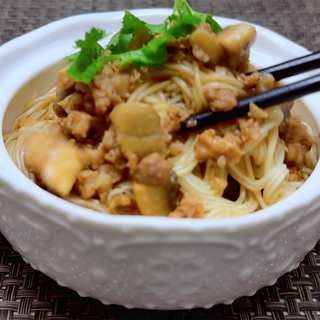 口蘑肉沫拌面