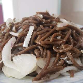 洋葱炒红薯饸饹面