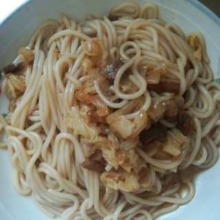 牛肉哨子炒米线
