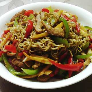 双椒茭白肉丝炒青稞方便面