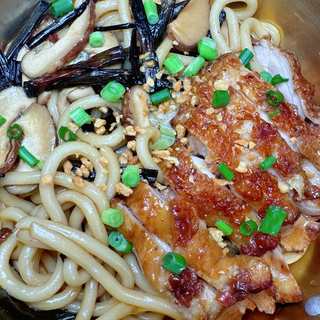 葱油鸡腿乌冬面