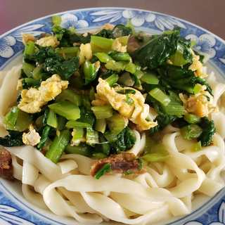 莙荙菜鸡蛋捞面