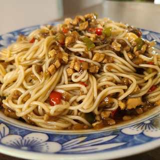 茄子肉醬捞面条