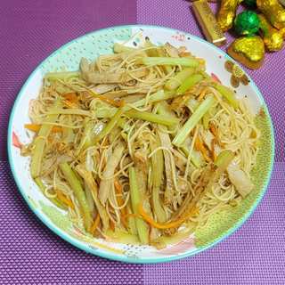 肉饼西芹炒面