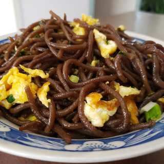 香葱鸡蛋炒红薯饸饹面