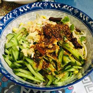 黄豆芽黄瓜油泼面