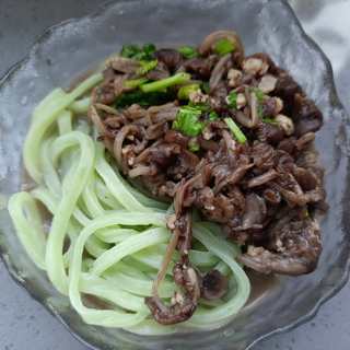 肉沫鸡枞花卤菠菜面