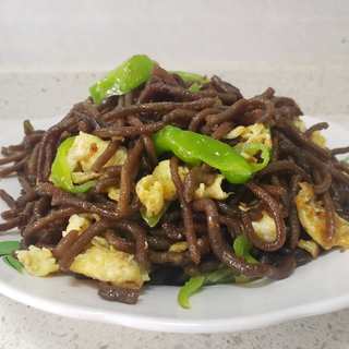 青椒鸡蛋炒红薯饸饹面