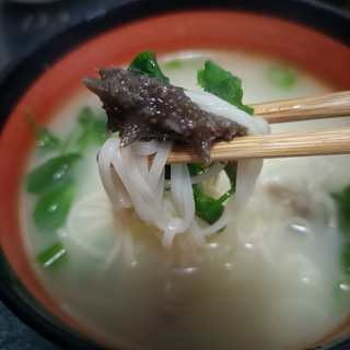 豌豆尖海参热汤面