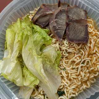 生菜牛肉拌面