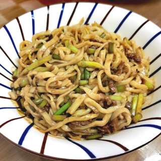 蒜苔炸酱面