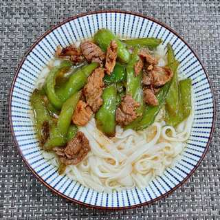 青椒炒肉汤粉