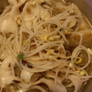 泡菜豆芽儿刀削面
