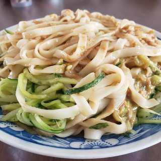 黄瓜丝蒜汁凉面