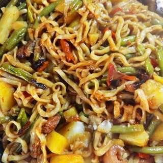 五花肉豆角土豆焖面
