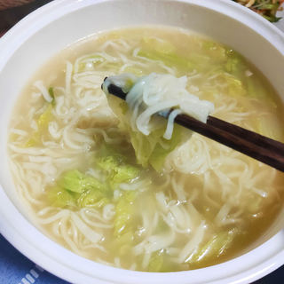 白菜叶骨汤手擀面
