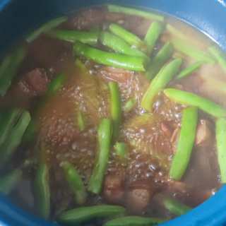 红烧肉豆角拌面