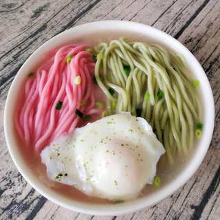 双色美味汤面