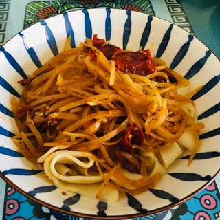 辣子土豆丝拌扯面