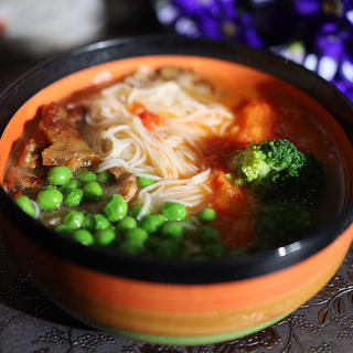 五花肉豌豆面