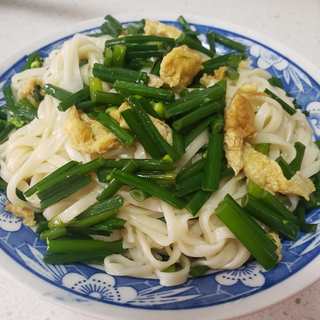 韭苔鸡蛋捞面
