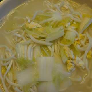 鸡蛋白菜面