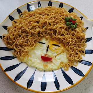 鸡蛋面条造型早餐