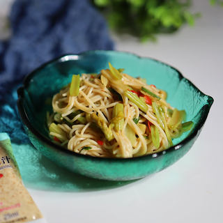 芹菜拌面条