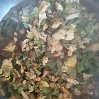 豆角香菇炸酱面