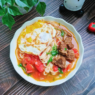 煎蛋牛肉面