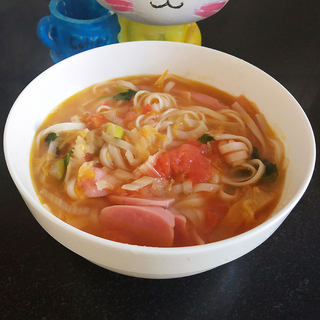 酸菜西红柿热汤面