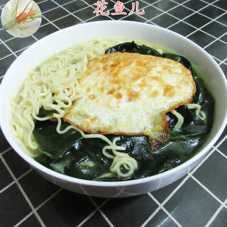 煎鸡蛋裙带菜波纹面