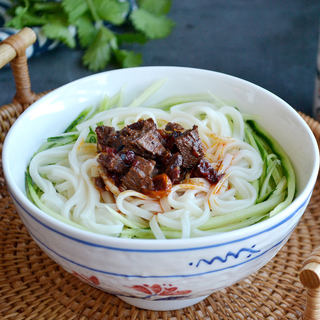 快手牛肉酱拌面