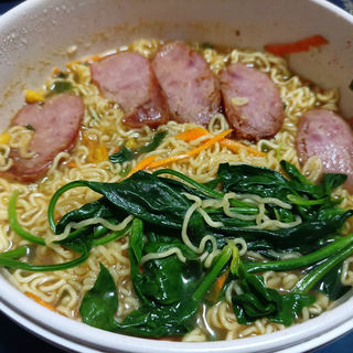 烤肠菠菜煮泡面