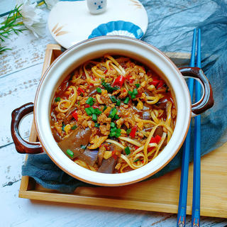 香辣肉末茄子焖面