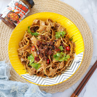 牛肉酱拌刀削面