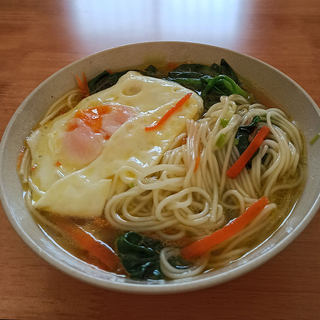 菠菜胡萝卜丝蛋面