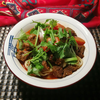 胡萝卜大蒜牛肉面