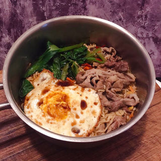 煎蛋牛肉卷煮泡面
