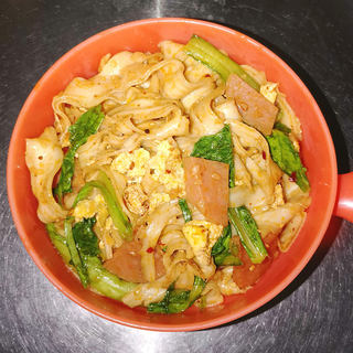 火腿鸡蛋白菜炒面