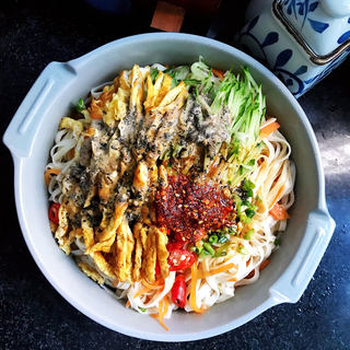 鸡蛋丝麻酱凉面