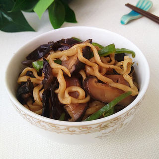 菌菇炸酱面