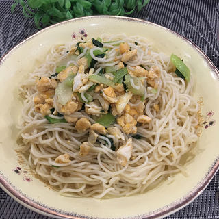鸡蛋青菜拌面