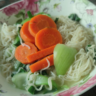 胡萝卜青菜麦面