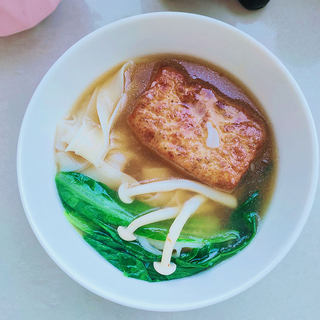 卤豆腐刀削面