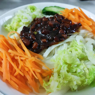香菇肉丁炸酱面