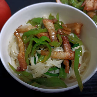 尖椒炒肉盖面